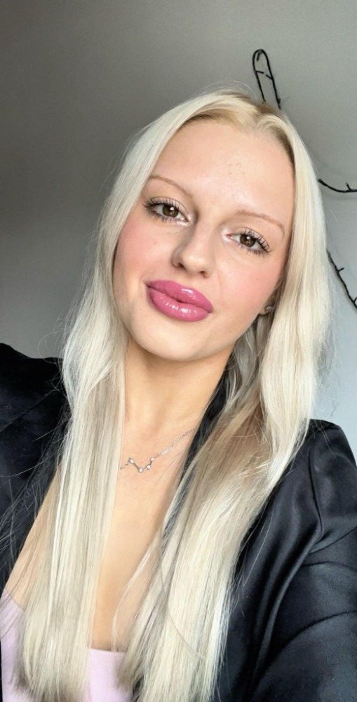 Ania - właścicielka szkoły i nauczycielka języka polskiego